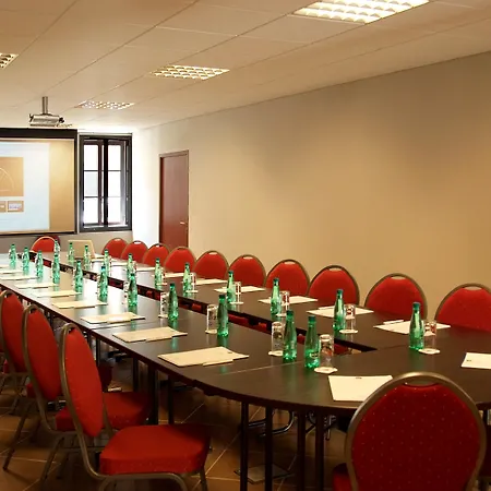 Отель Henry Ii Centre Бон