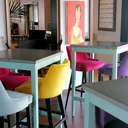 Henry Ii Centre Hotel 4*