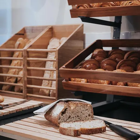 Hotel Henry Ii Centre 4*