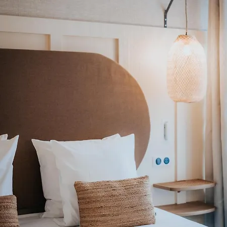 Henry Ii Centre Hotel