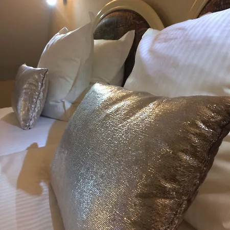 Henry Ii Centre Hotel