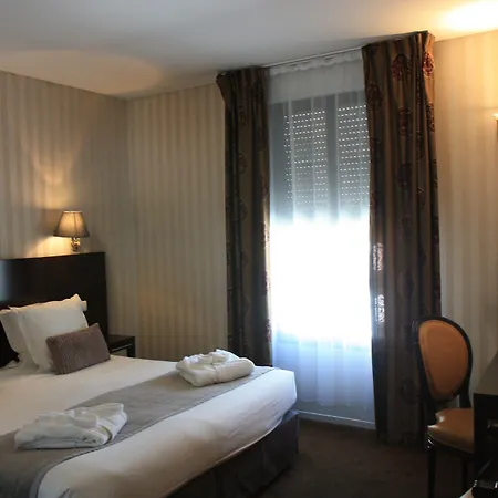 Hotel Henry Ii Centre 4*