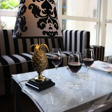 Hotel Henry Ii Centre 4*