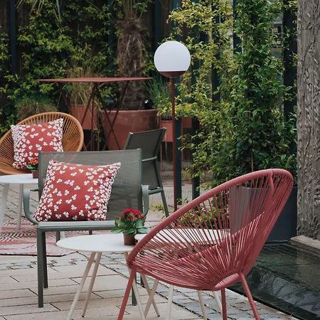 Henry Ii Centre Hotel 4*