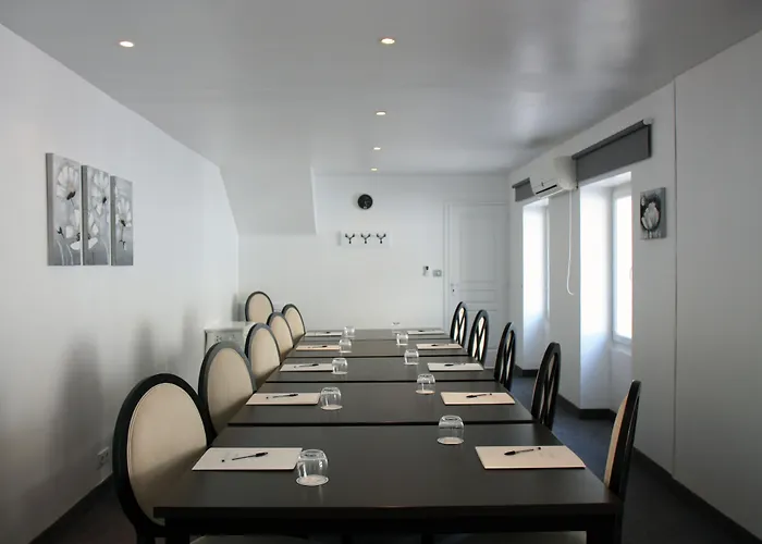 Hotel Henry Ii Centre