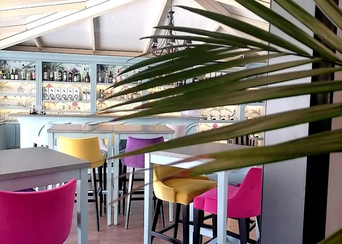 Hotel Henry Ii Centre 4*