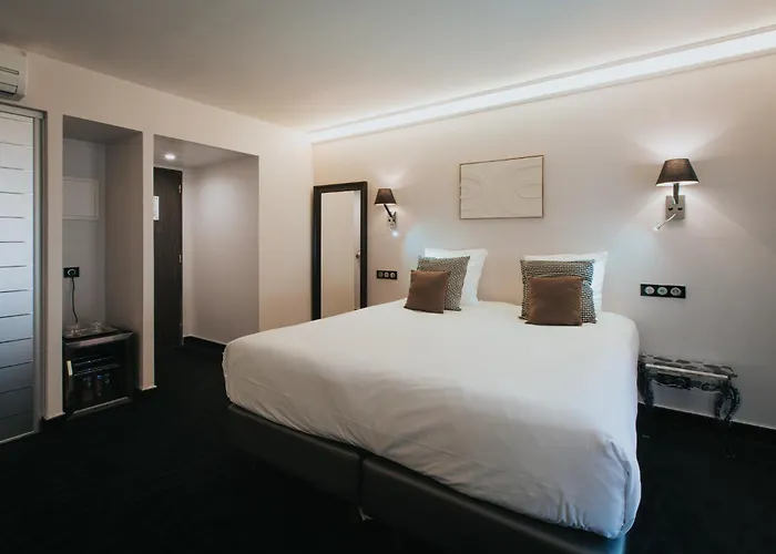 Готель Henry Ii Centre 4*