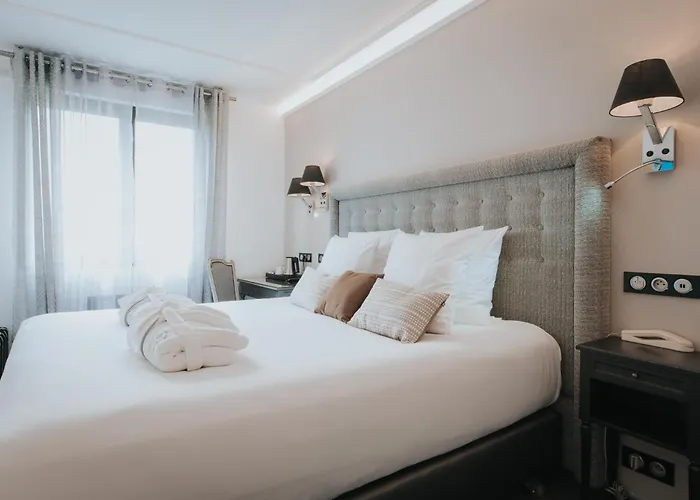 Henry Ii Centre Готель