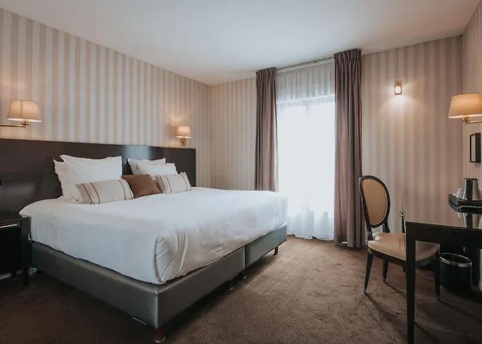 Hotel Henry Ii Centre