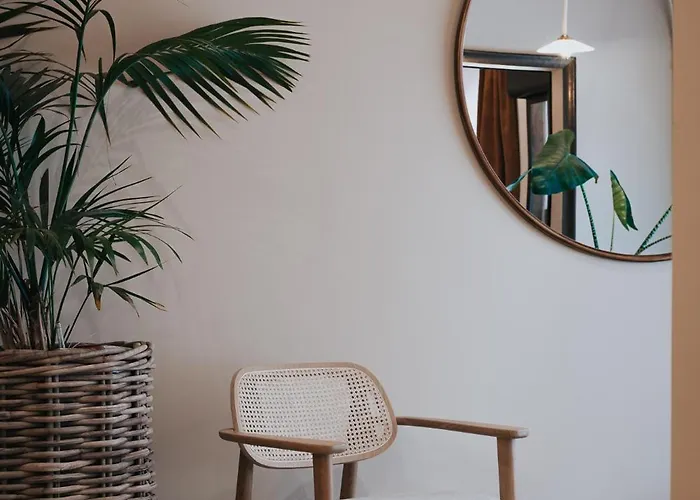 Henry Ii Centre Hotel 4*