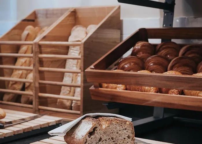 Hotel Henry Ii Centre 4*