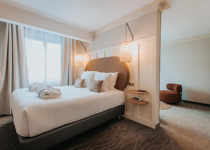 亨利二世宝纳中央酒店 博讷