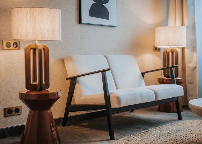 Hotel Henry Ii Centre