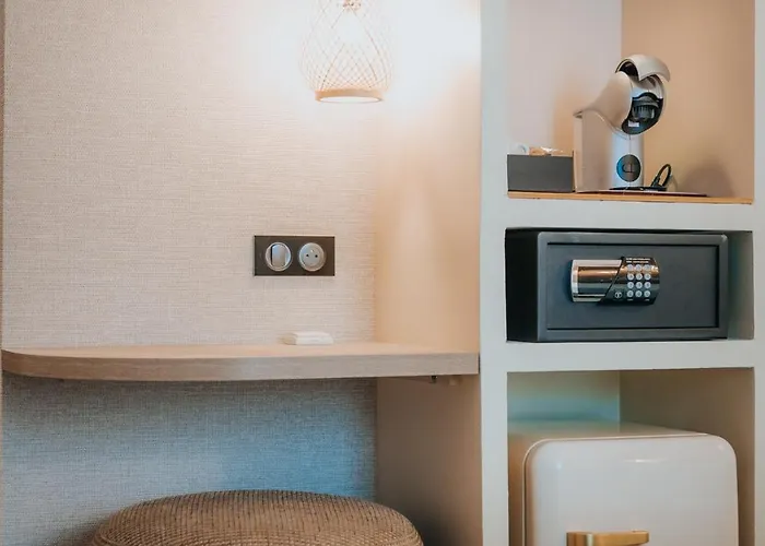 Henry Ii Centre Hotel 4*