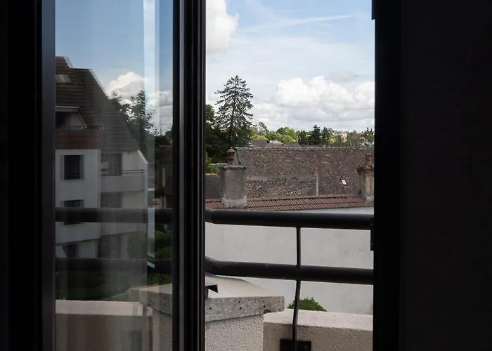 Henry Ii Centre Hotel 4*