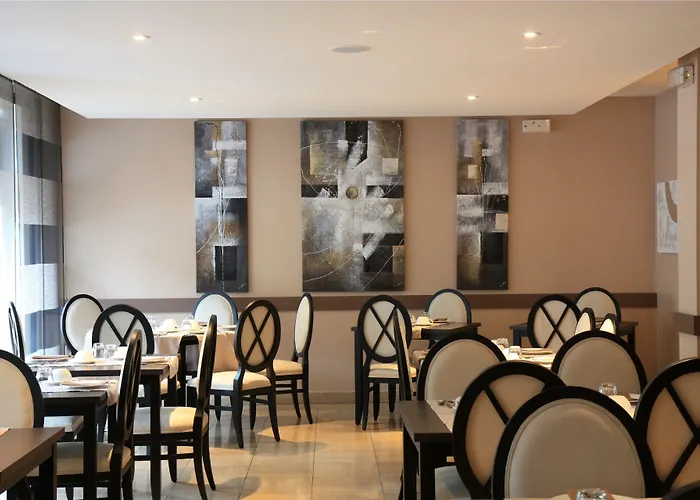 Hotel Henry Ii Centre