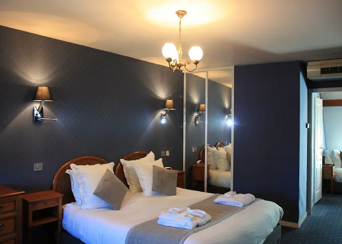 Henry Ii Centre Готель 4*