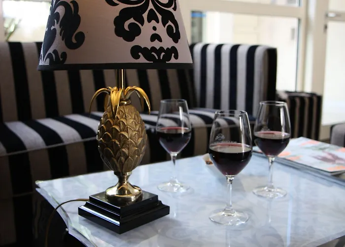 Hotel Henry Ii Centre 4*