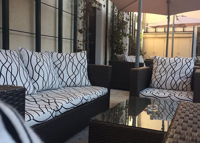 亨利二世宝纳中央酒店