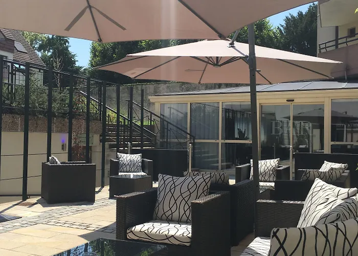 亨利二世宝纳中央酒店 4*