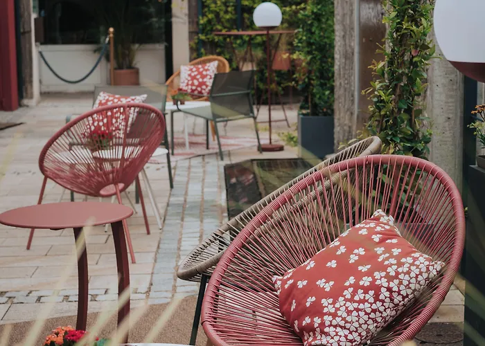 亨利二世宝纳中央酒店