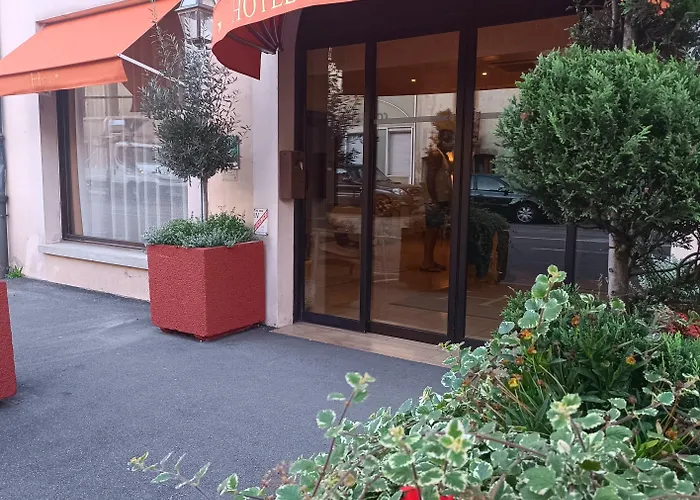 亨利二世宝纳中央酒店 酒店 博讷