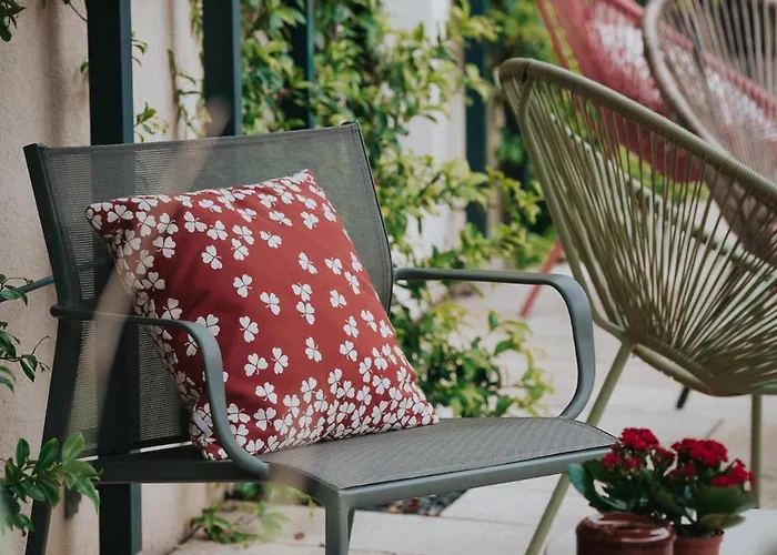 亨利二世宝纳中央酒店 4*