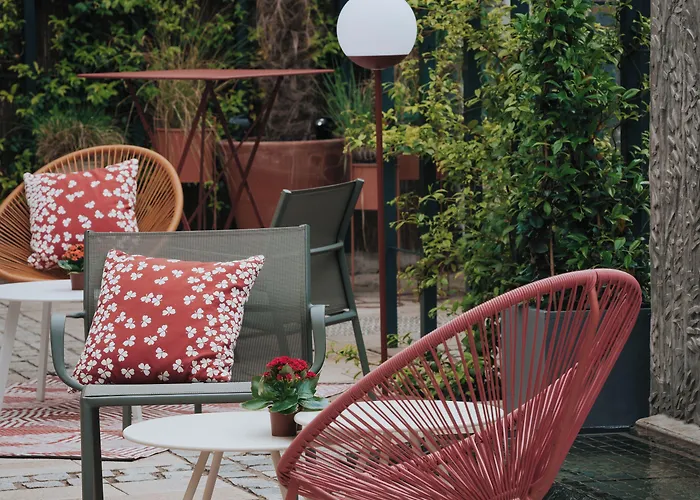 Henry Ii Centre Hotel 4*